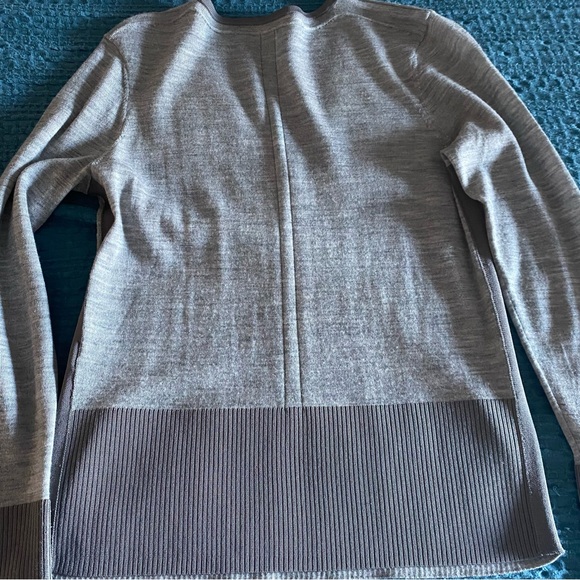 Rag & Bone wool silk blend v neck grey gray sweater size small trim detail - Picture 8 of 8